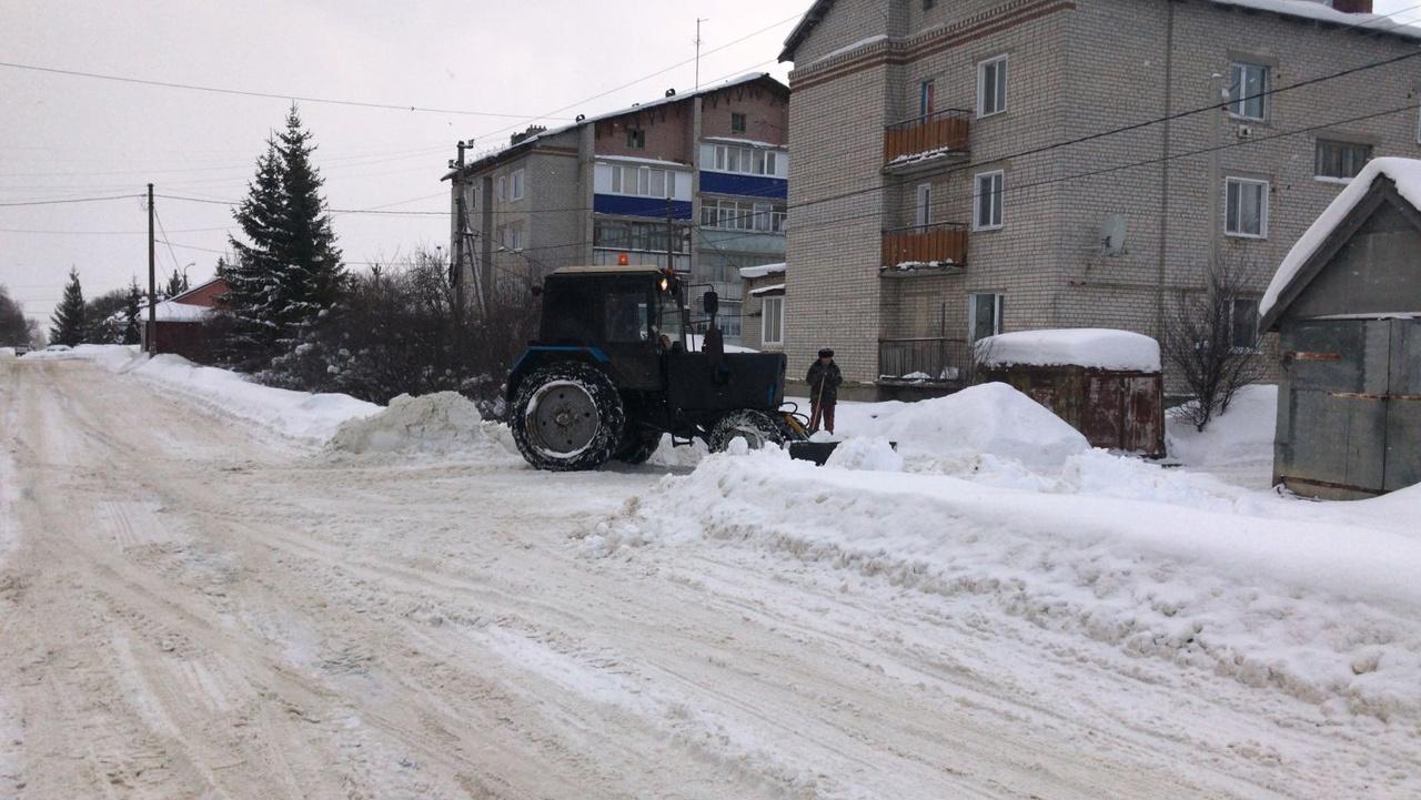 В Карсунском районе жители помогают дорожным и коммунальным службам справиться со снегом.