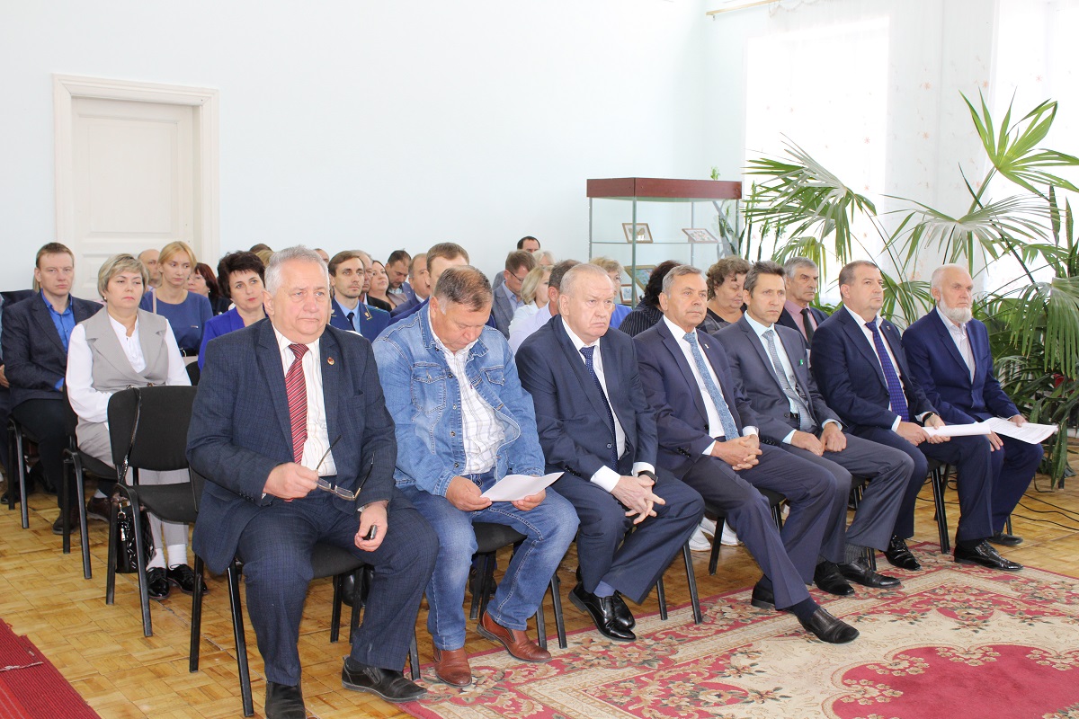 В районном Доме культуры состоялось первое организационное заседание Совета депутатов муниципального образования «Карсунский район».