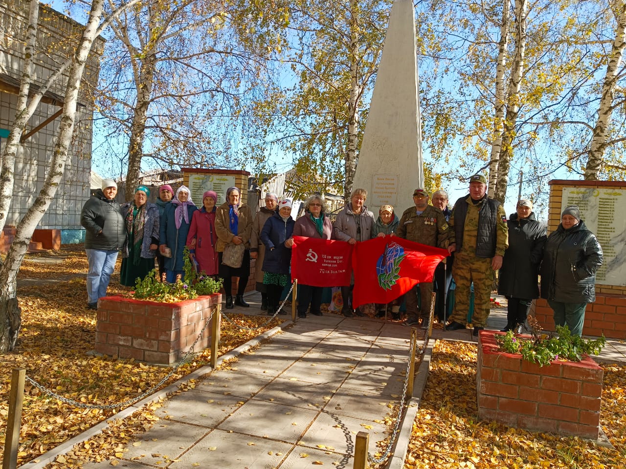 13.10.24. Председатель районного совета ветеранов Л. Н.Солдаткина и ее заместитель Углова Л. А, а также председатель Карсунского филиала Ульяновского областного отделения Всероссийской общественной организации ветеранов &quot; Боевое братство&quot; А. Н.Носков и чл.