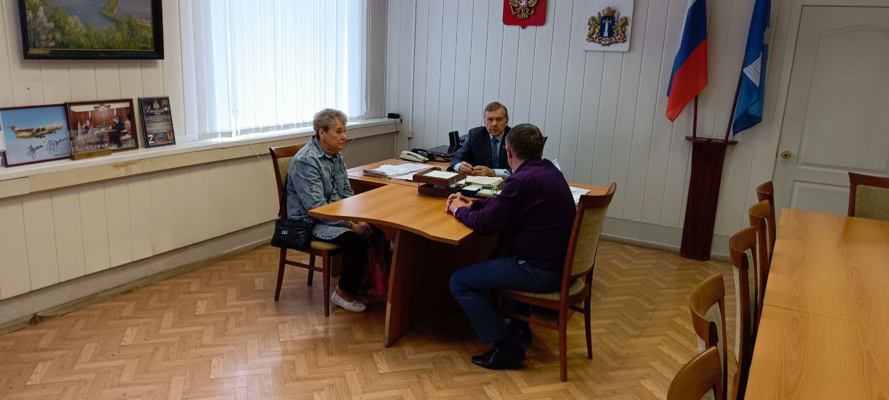 Глава МО &quot;Карсунский район&quot; Чубаров В.Б. провел прием граждан по личным вопросам.