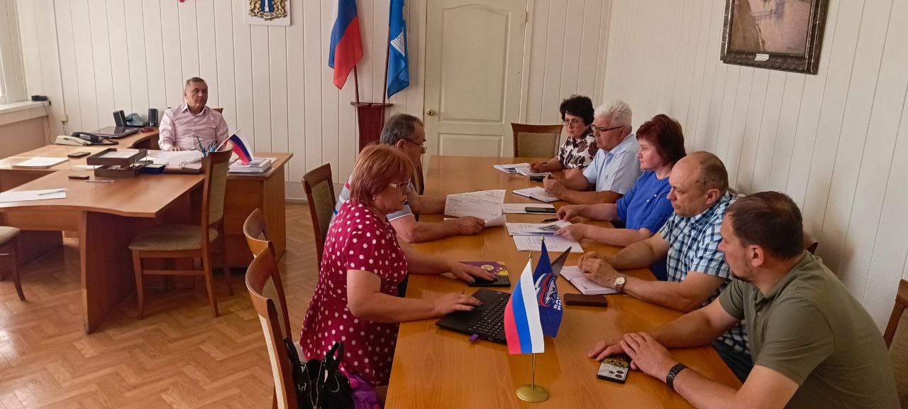 30 мая Глава муниципального образования &quot;Карсунский район&quot; Владимир Чубаров провел рабочее совещание по вопросу подготовки проектно-сметной документации на проведение капитального ремонта МБОУ Новопогореловская СШ им. Л.И. Буинцева.