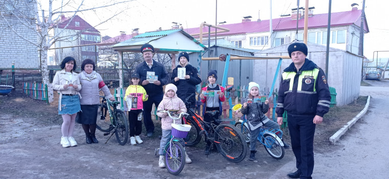 ГИБДД, акция безопасный двор. ГИБДД, акция безопасный двор.