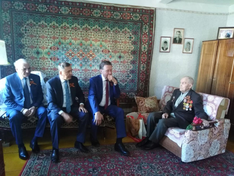 В День Победы в Карсуне торжественно поздравили ветеранов Великой Отечественной войны.. В День Победы в Карсуне торжественно поздравили ветеранов Великой Отечественной войны..