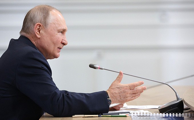 Совещание по развитию речного судоходства. Совещание по развитию речного судоходства.